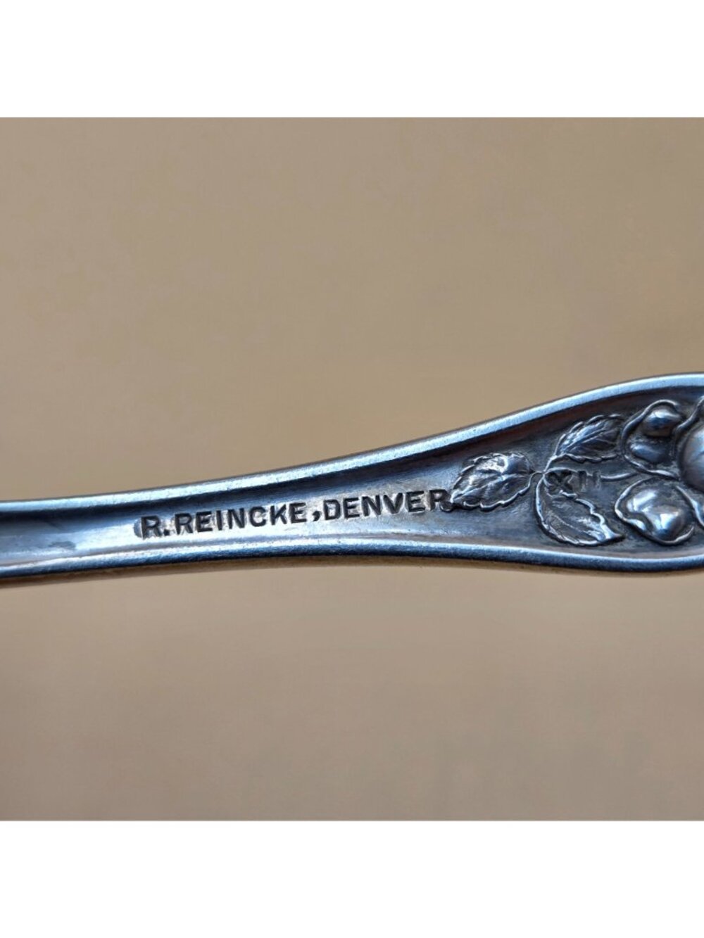 Holmes & Edwards American Beauty Rose Silverplate Berry Spoon Flatware - Picture 9 of 10